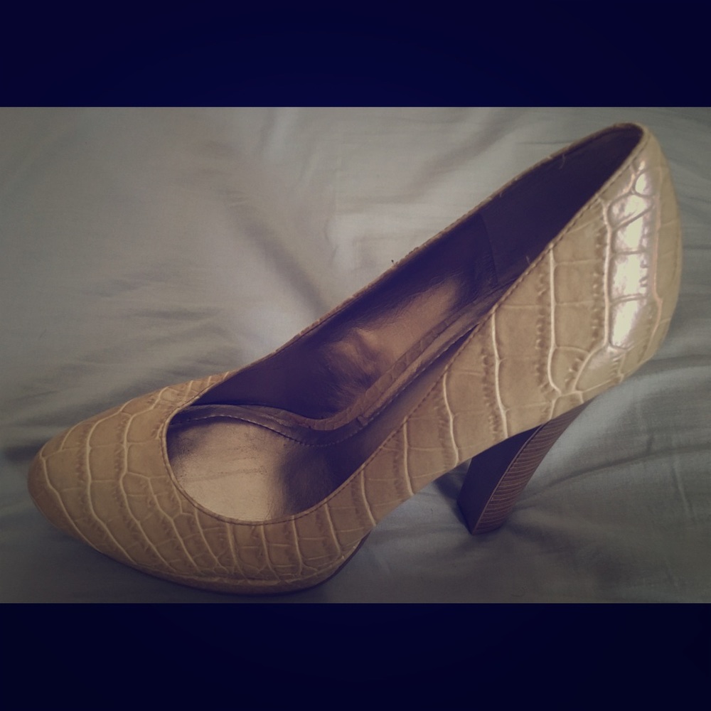 BCBGeneration Women’s Shoes Size 10